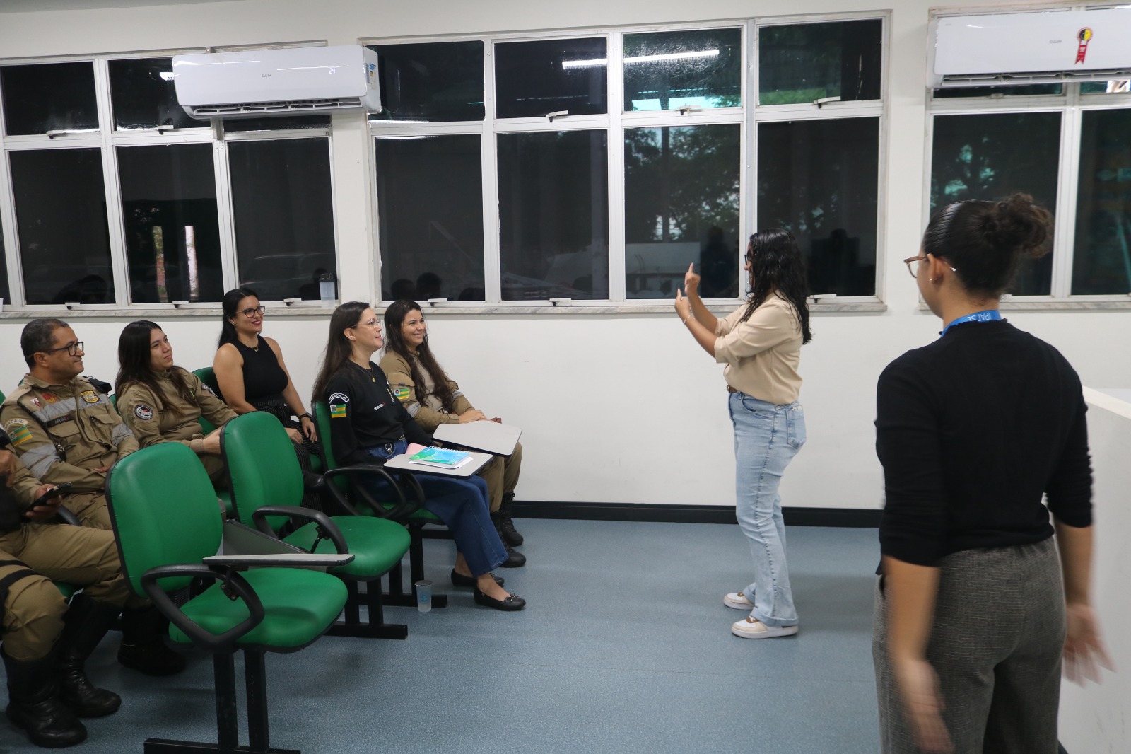 Capacitação e inclusão: agentes de trânsito e servidores da SMTT de Aracaju participam de oficina de Libras - SMTT Aracaju